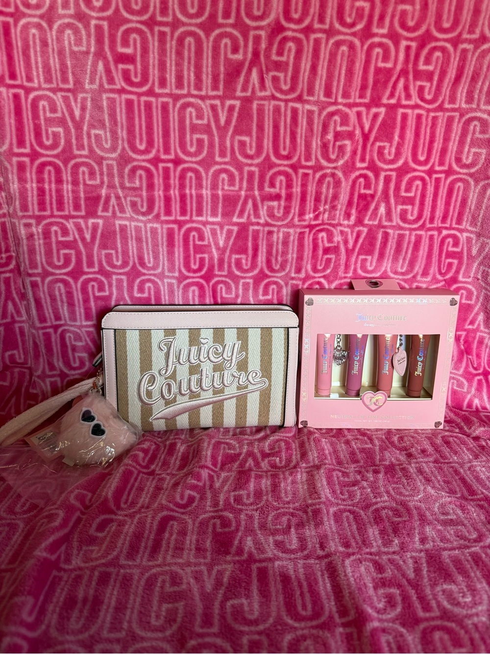 Adorable Juicy Couture Free To Be Juicy Wristlet W Lip Tint Gloss Charms